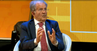 Copertina di Prodi al Festival dell’Economia: “L’Europa si comporta come serva di fronte a Trump e non sa cosa fare davanti ai cinesi”