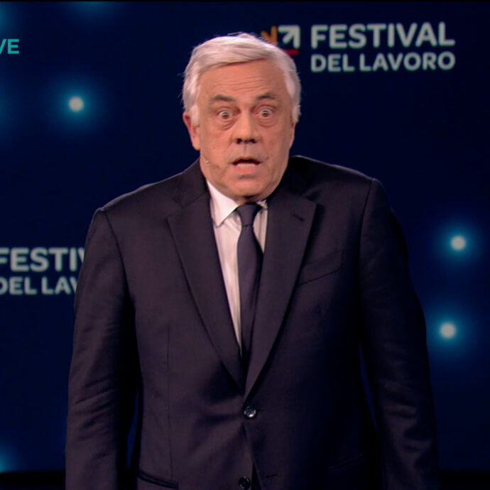 Crozza-Tajani e le violenze di Israele: “Nel video il cattivo era solo Ben Gvir, non ho visto il governo. Nascere colono non è una colpa, anche io andavo in colonia…”