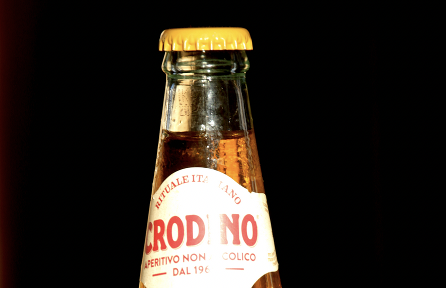 È morto l’inventore del Crodino, Maurizio Gozzelino. La ricetta ancora segreta (ma qualche ingrediente è noto) e quello slogan che tutti conoscono