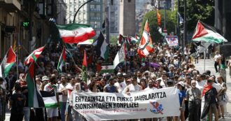 Copertina di Cariche della polizia e arresti a Bilbao al rientro degli attivisti della Flotilla. Il governo basco ammette errori: “Indagine sugli agenti”
