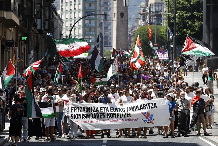 cariche della polizia e arresti a bilbao al rientro degli attivisti della flotilla il governo basco ammette errori indagine sugli agenti da Ilfattoquotidiano.it cariche della polizia e arresti a bilbao al rientro degli attivisti della flotilla il governo basco ammette errori indagine sugli agenti