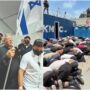 Copertina di Sugli abusi contro la Flotilla Israele continua il gioco delle tre carte. L’Idf: “Da noi nessun abuso, lì operavano polizia e penitenziaria”