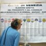 Copertina di Comunali, il centrodestra vince la sfida di Venezia e conquista Reggio Calabria. Meloni esulta: “Anche oggi rimandiamo il crollo a domani”