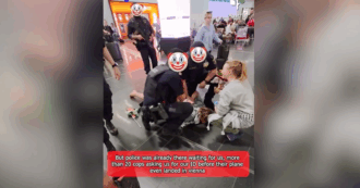 Copertina di Flotilla, attivista arrestato al suo arrivo a Vienna: “Immobilizzato e malmenato dalla polizia in aeroporto”