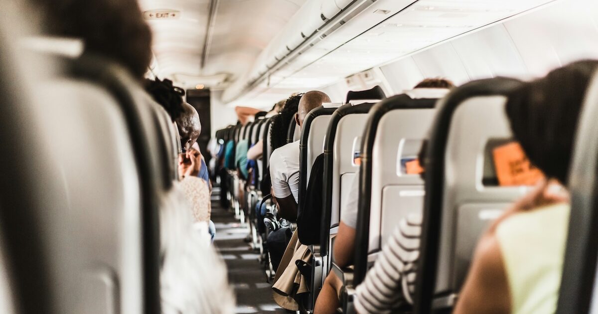 Volo cancellato prima delle vacanze? Quando vi spettano rimborso, assistenza e risarcimento fino a 600 euro: la nostra guida per un’estate senza stress