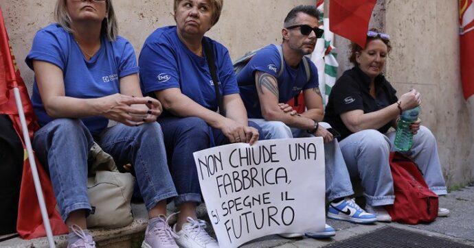 Tavolo sui licenziamenti Electrolux aggiornato al 15 giugno. Governo e sindacati: “Ritiri il piano”. L’azienda: “Produrre in Ue insostenibile”