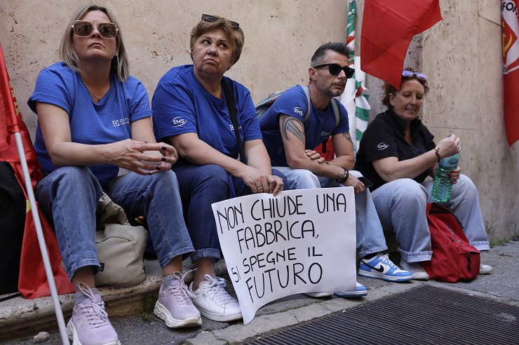 tavolo sui licenziamenti electrolux aggiornato al 15 giugno governo e sindacati ritiri il piano l8217azienda produrre in ue insostenibile da Ilfattoquotidiano.it tavolo sui licenziamenti electrolux aggiornato al 15 giugno governo e sindacati ritiri il piano l8217azienda produrre in ue insostenibile