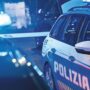 Copertina di Non si fermano all’alt della polizia a Ostia, investono due ragazzine durante la fuga: arrestati i due giovani alla guida