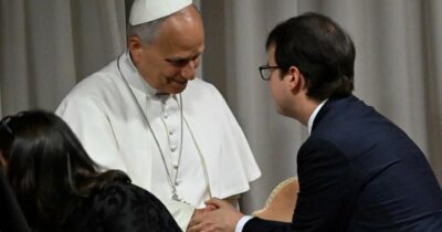 Copertina di Leone XIV e il duello a distanza con Thiel, tra Gandalf e missioni segrete