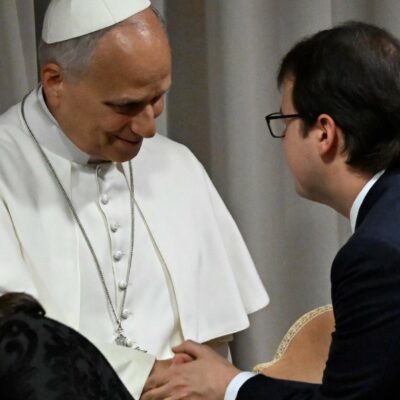 Copertina di Leone XIV e il duello a distanza con Thiel, tra Gandalf e missioni segrete