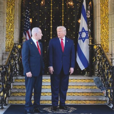 Copertina di Trump accerchiato: “Perdenti”. A Doha i negoziatori di Teheran