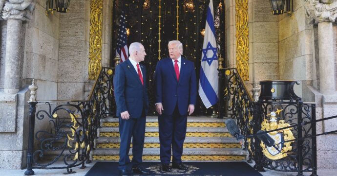 Trump accerchiato: “Perdenti”. A Doha i negoziatori di Teheran