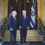 Copertina di Trump accerchiato: “Perdenti”. A Doha i negoziatori di Teheran