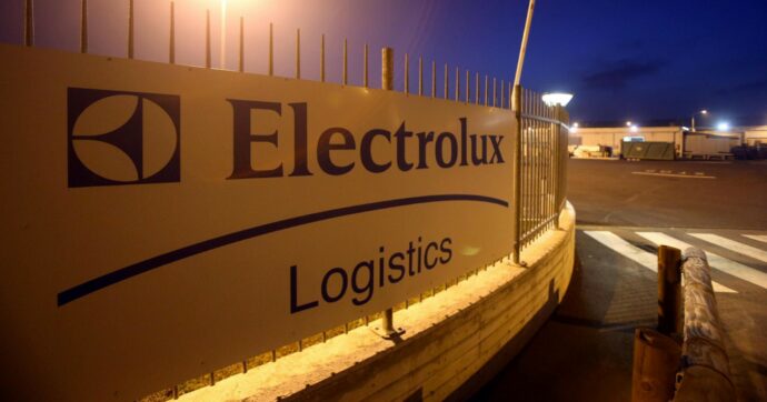 Electrolux, Urso: “Ritiri il piano  da 1700 esuberi” Convocati il 15.6