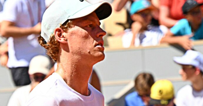 Roland Garros, oggi tocca a Sinner: contro Tabur parte la caccia all’ultimo Slam. In campo anche Darderi e Arnaldi
