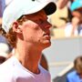 Copertina di Roland Garros, oggi tocca a Sinner: contro Tabur parte la caccia all’ultimo Slam. In campo anche Darderi e Arnaldi