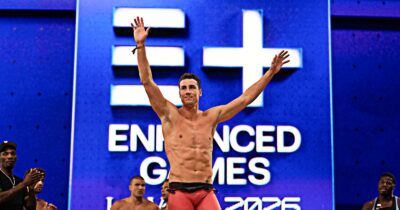 Copertina di Gkolomeev ha vinto un milione di dollari battendo il record del mondo dei 50m stile libero ai “Giochi del doping”
