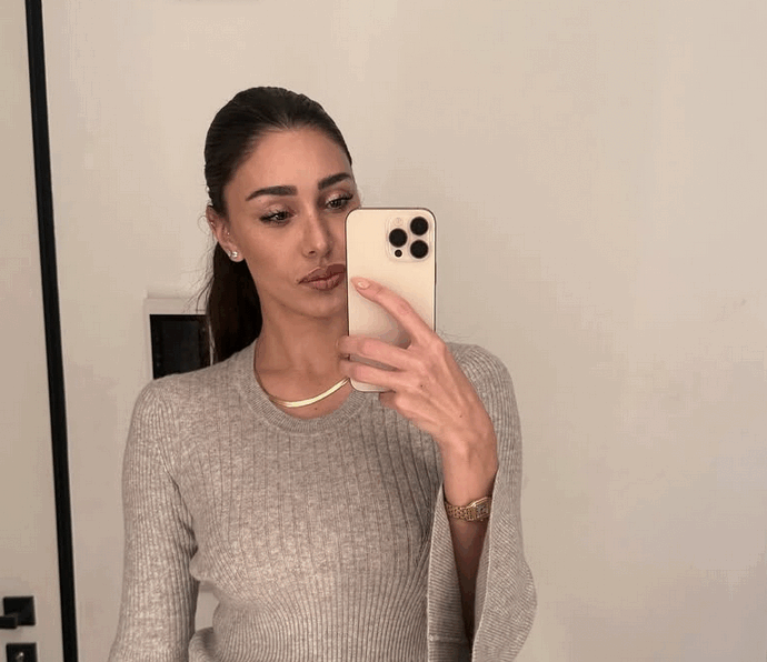 Belen Rodriguez, urla e forti rumori dall’appartamento: un vicino chiama la Polizia, la conduttrice portata al Policlinico per accertamenti