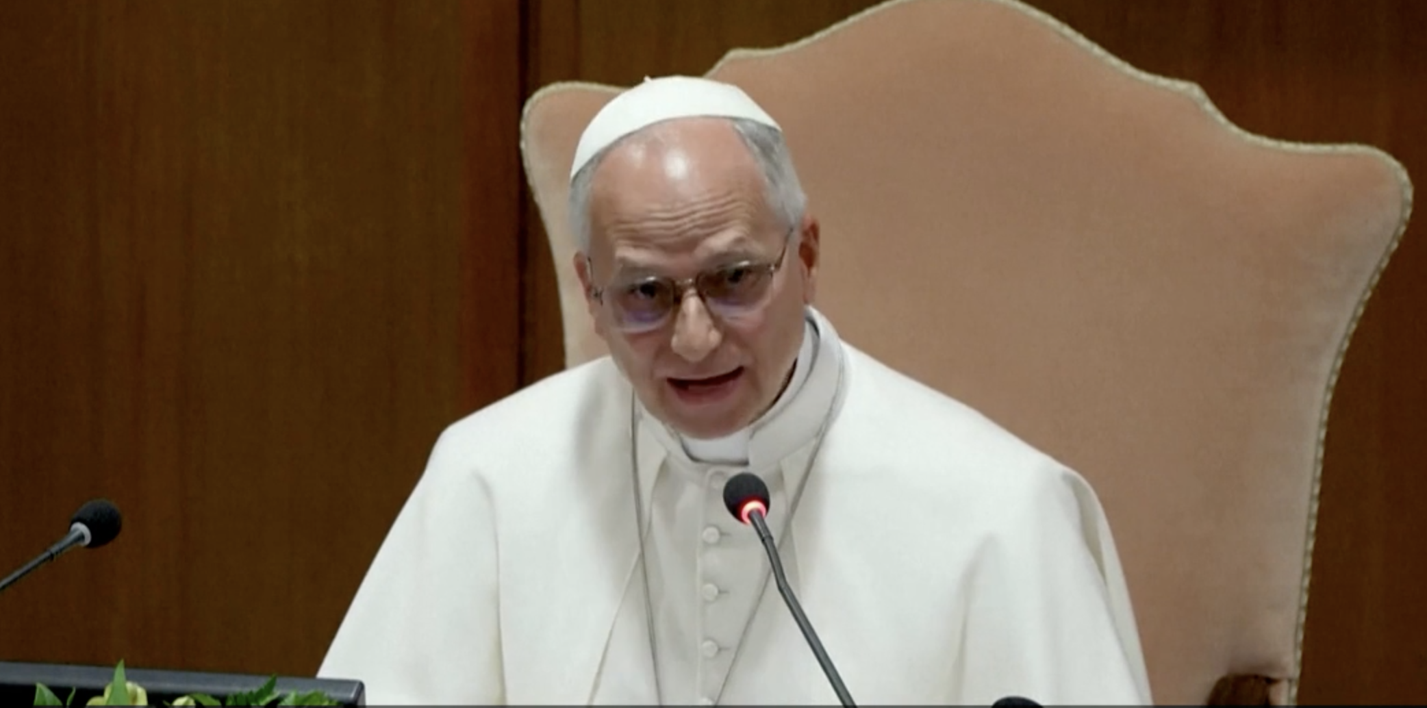 Copertina di Papa Leone XIV presenta la sua prima enciclica: “L’intelligenza artificiale deve essere disarmata”
