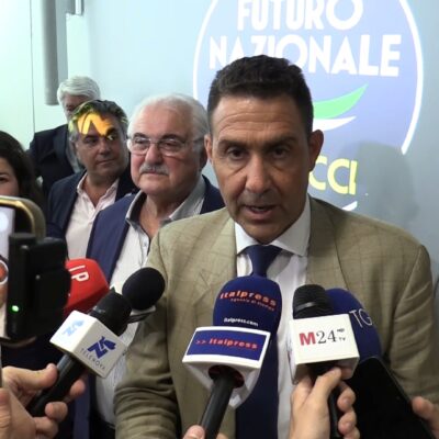 Copertina di Vannacci all’attacco di Forza Italia. Al Fatto dice: “Marina Berlusconi non ci vuole in coalizione? Partito eterodiretto dal denaro e dall’editoria”
