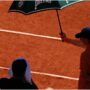Copertina di Caldo estremo al Rolang Garros: malori in campo, una raccattapalle accusa un colpo di calore. Il dibattito sulle regole