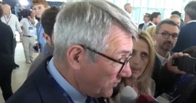 Copertina di “Meloni parla dei salari bassi, ma non di come alzarli”: la frecciata di Landini dopo l’intervento della premier a Confindustria