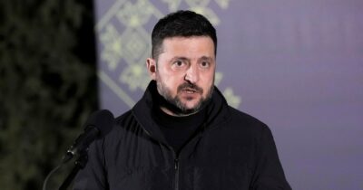 Copertina di Zelensky rimpatria Melnyk, l’“eroe”  seguace di  Hitler