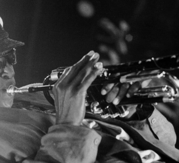 Cent’anni fa nasceva Miles Davis: genio e intelligenza, così ha cambiato il jazz