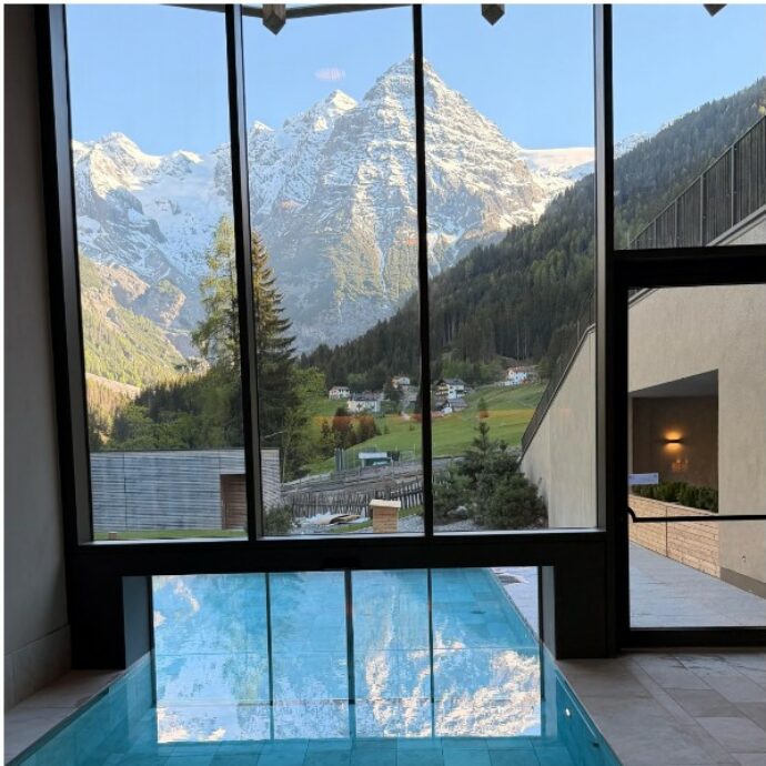 Trafoi, dove la montagna insegna a rallentare: la nostra guida per un weekend ai piedi dell’Ortles nel Parco dello Stelvio, tra boschi, cascate e un protocollo anti-stress