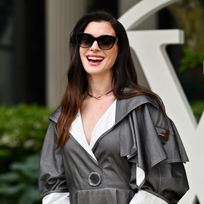 “Per un decennio sono rimasta cieca da un occhio”: la confessione di Anne Hathaway