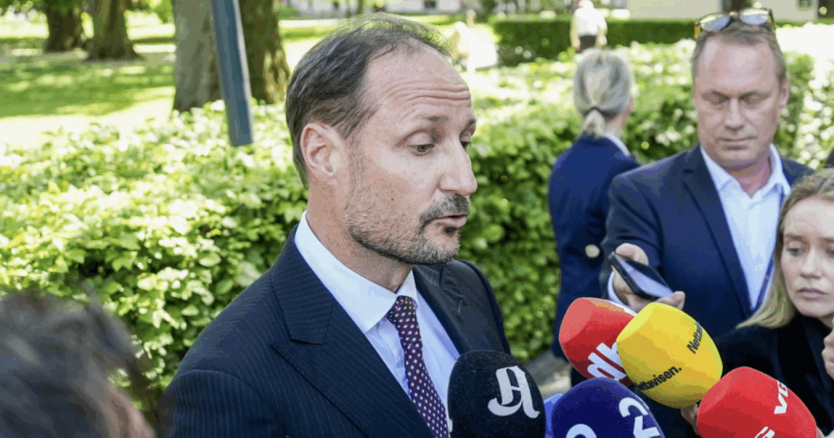 “La principessa Mette-Marit utilizza l’ossigeno quotidianamente e questo la aiuta un pò. Ho notato un significativo peggioramento delle sue condizioni”: parla il principe Haakon