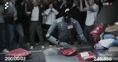 Copertina di Robot umanoidi operano turni completi, senza interruzioni: durante la maratona in diretta smistati autonomamente 249.560 pacchi – IL VIDEO