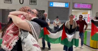 Copertina di Global Sumud Flotilla, rientrati in Italia sei membri della carovana di terra: “Preoccupati per i nostri compagni che non sentiamo da giorni”