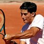 Copertina di Roland Garros, il 19enne Cinà eliminato al secondo turno: sconfitta netta contro De Jong. Attesa per Sonego e Paolini