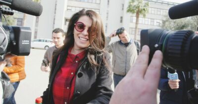 Copertina di Un’olgettina in casa di Berlusconi: i figli  di Silvio vanno in tribunale per cacciare Ioana