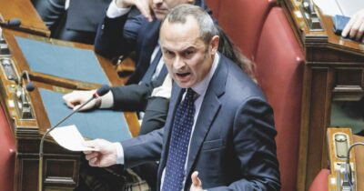 Copertina di Un bavaglio dopo l’altro: ecco la vendetta della destra dopo la vittoria del No al referendum
