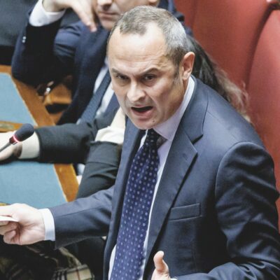 Copertina di Un bavaglio dopo l’altro: ecco la vendetta della destra dopo la vittoria del No al referendum
