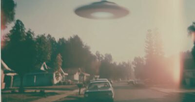 Copertina di “Luminosi, colorati  e velocissimi”: ecco gli Ufo alla Donald