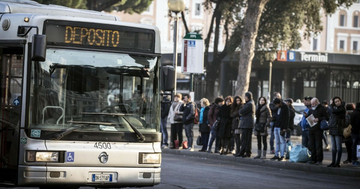 in italia anche i trasporti sono una questione di classe 49 milioni di famiglie si impoveriscono per il salasso di macchine e carburanti il peso dell8217auto forzata da Ilfattoquotidiano.it in italia anche i trasporti sono una questione di classe 49 milioni di famiglie si impoveriscono per il salasso di macchine e carburanti il peso dell8217auto forzata