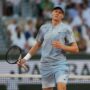 Copertina di Malore in campo per Sinner al Roland Garros: “Devo vomitare”