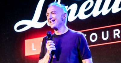 Copertina di “Le radio in esterna d’estate? Altro che mood da ‘villaggio turistico’, non sono vacanze ma una scelta che fa bene a tutti. Dà forse fastidio sentire una voce felice?”: la rabbia di Linus dopo le critiche di un ascoltatore