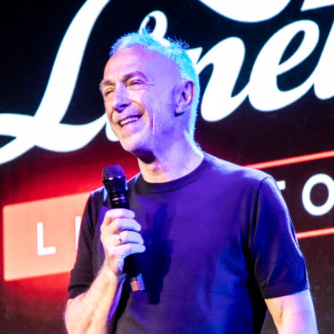 “Le radio in esterna d’estate? Altro che mood da ‘villaggio turistico’, non sono vacanze ma una scelta che fa bene a tutti. Dà forse fastidio sentire una voce felice?”: la rabbia di Linus dopo le critiche di un ascoltatore