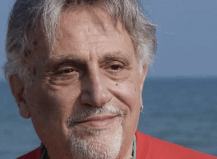“La vita del playboy fa schifo, sono un donnaiolo pentito. Elena Sofia Ricci era convinta che la tradissi, Moana mi diede 7 come avanti e ne sono fiero”: i racconti di Andrea Roncato