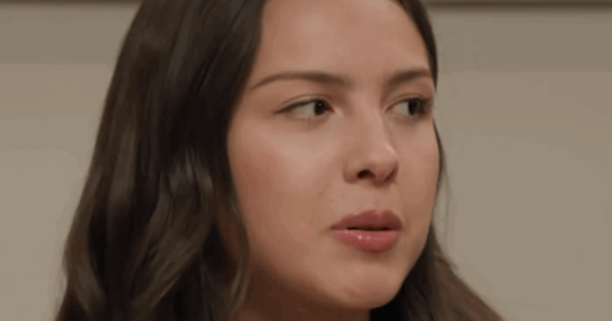 “Posso salire sul palco in reggiseno e pantaloncini minuscoli ma non con abiti che qualcuno considera ‘infantili’. Assurdo, inquietante”: parla Olivia Rodrigo