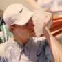 Copertina di Malore in campo per Sinner al Roland Garros: “Devo vomitare”