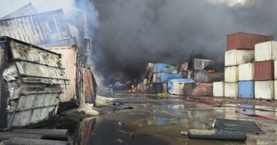 Copertina di Gli Usa riprendono gli attacchi in Iran: colpita Bandar Abbas. Rappresaglia dei Pasdaran contro una base aerea americana
