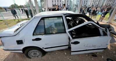 Copertina di Polizia penitenziaria e destra contro Nordio: vuole trasferire l’auto di Falcone da Roma a Palermo