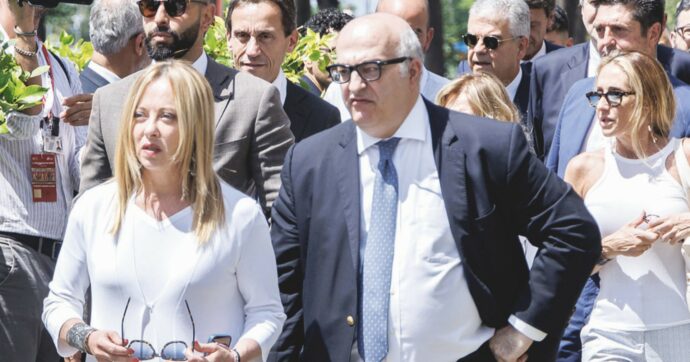 Soldi, linea pro Giorgia e balletto sulla scorta: Angelucci silura Sechi