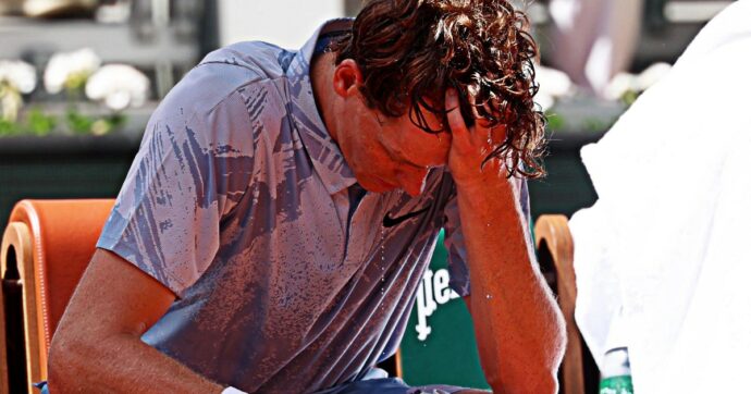 Sinner fuori dal Roland Garros: perché ha dovuto giocare a mezzogiorno. Il caldo record e la scelta degli organizzatori