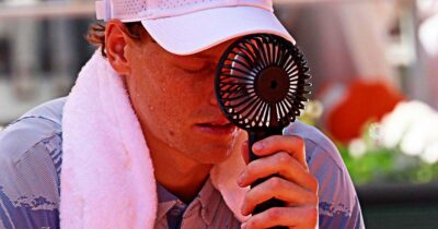 Copertina di Sinner è fuori dal Roland Garros. Il malore a un passo dalla vittoria, poi il crollo: Cerundolo vince al quinto